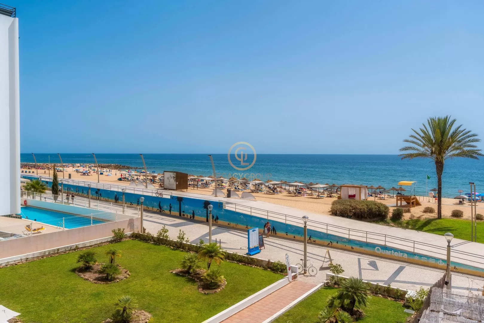 Apartamento com 2 quartos em frente ao  mar com garagem- Quarteira- Algarve 