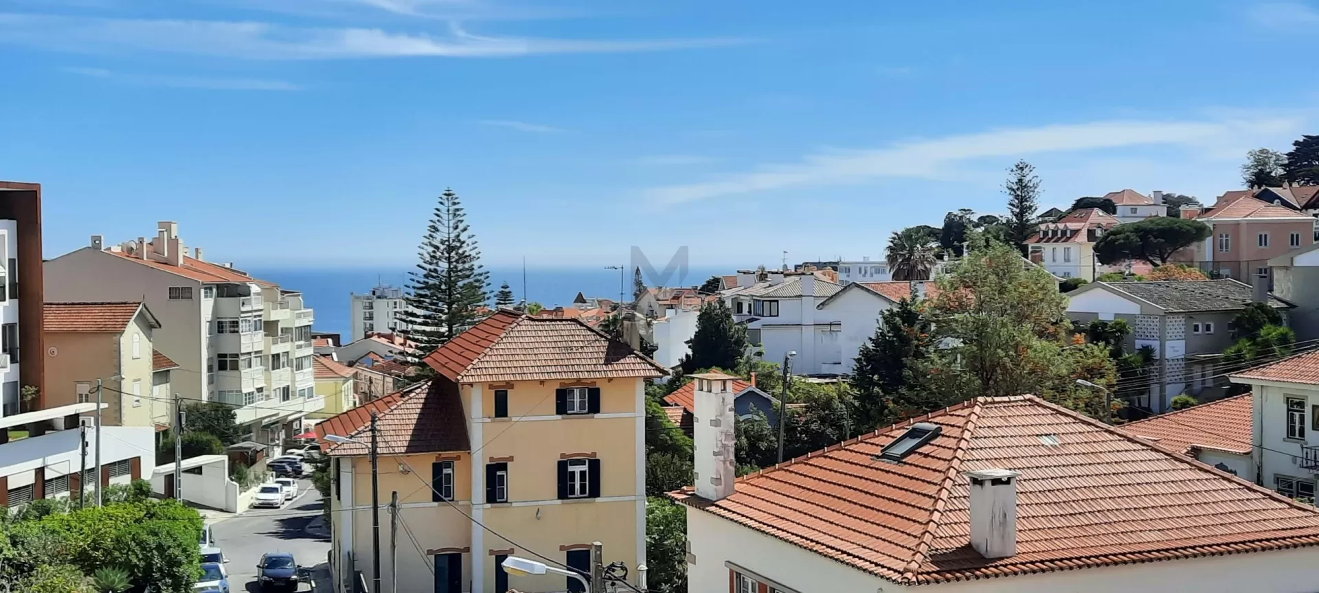 Apartamento duplex T3 novo, com terraço com vista de mar, no Monte Estoril